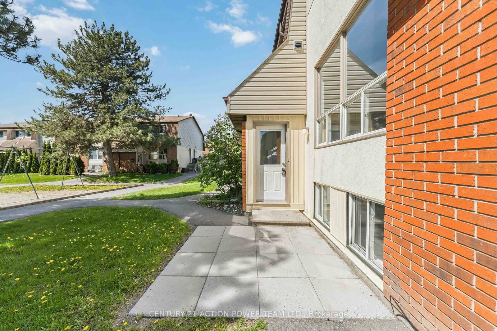 B - 17 Sonnet Crescent, Ottawa, ON — photo 2