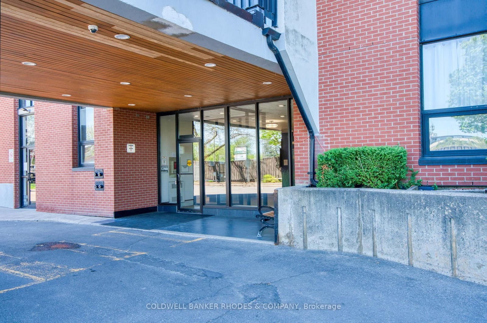 303 - 2951 Riverside Drive, Ottawa, ON — photo 2
