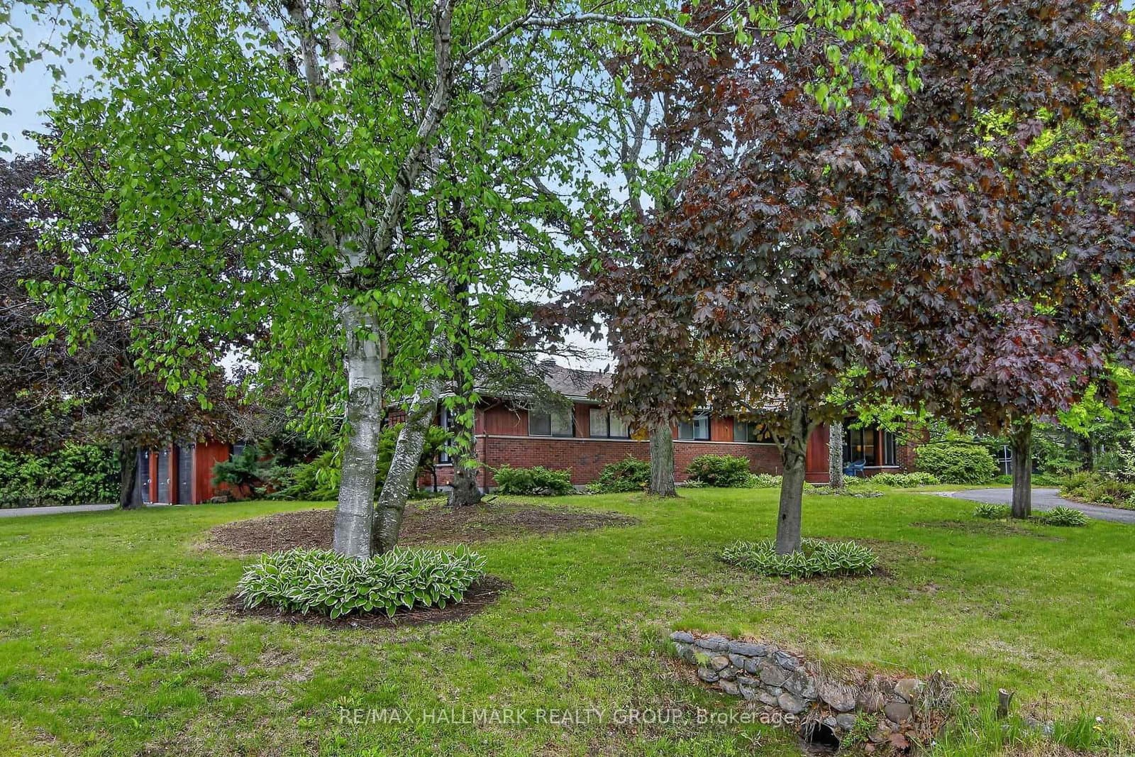 2 Birdstone Avenue, Ottawa, ON