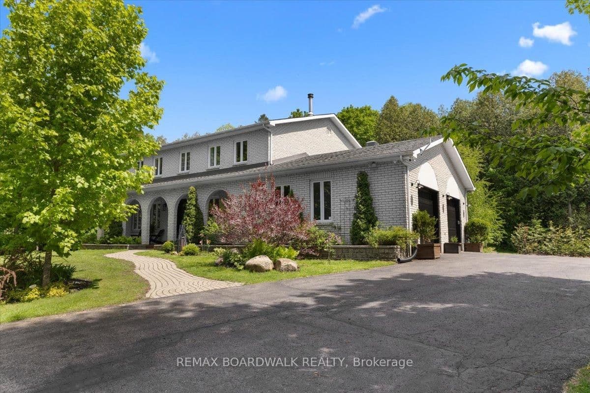 8128 MILES Crescent, Metcalfe, ON