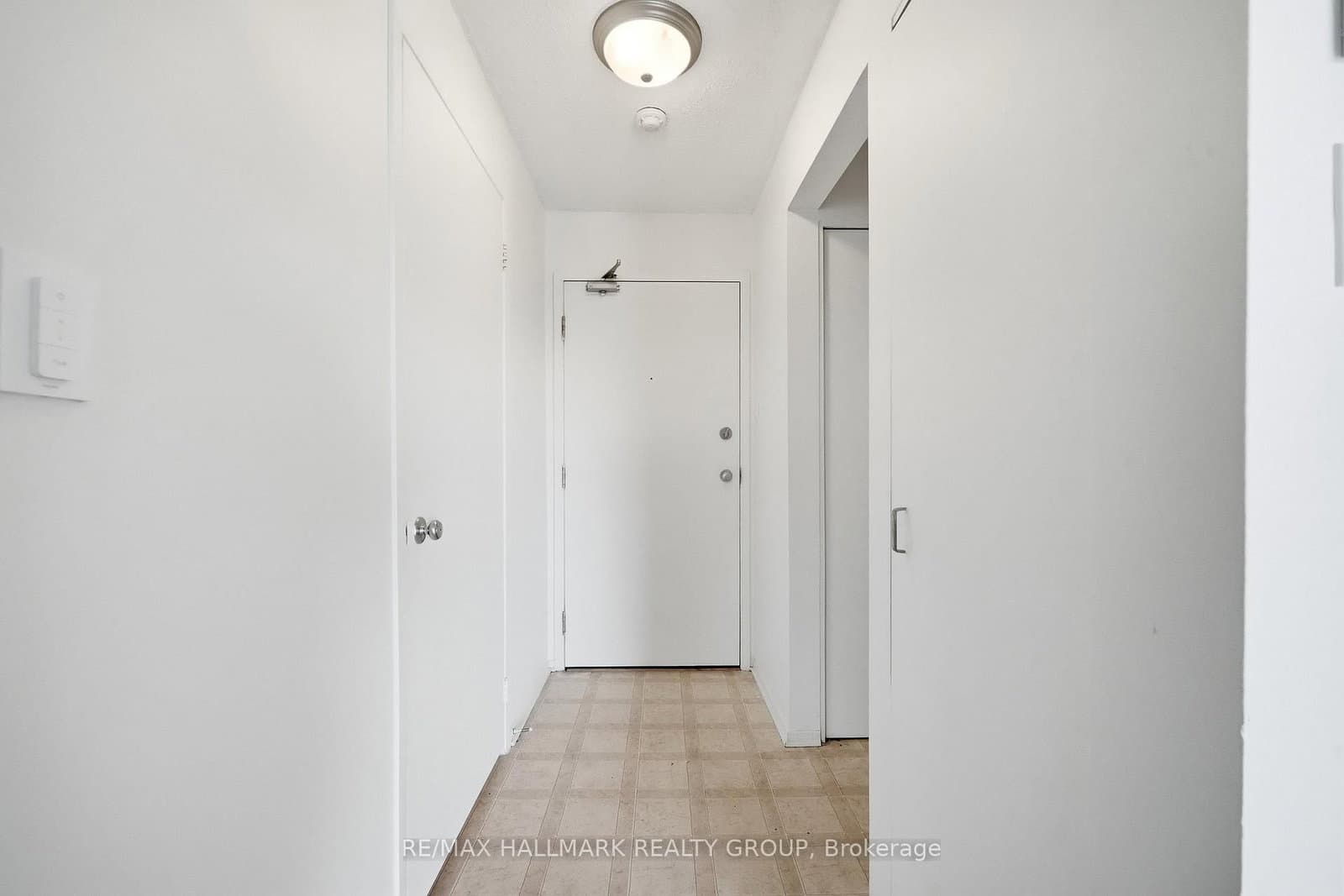 270 Brittany Drive, Ottawa, ON — photo 3