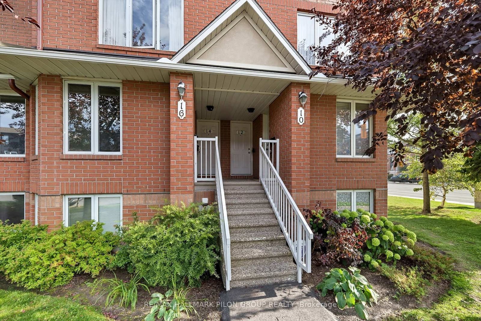 10 Lakepointe Drive, Orleans, ON