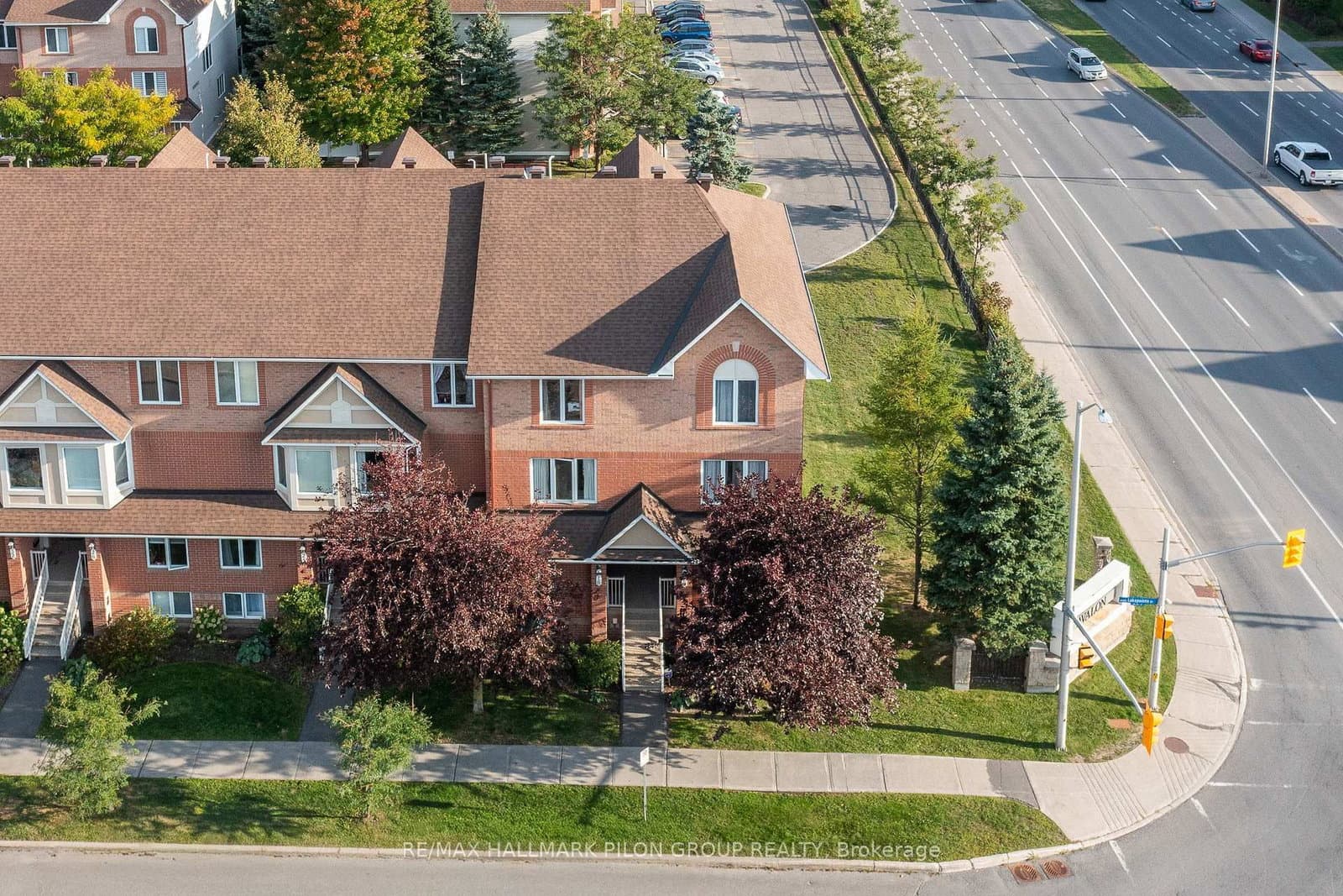 10 Lakepointe Drive, Orleans, ON — photo 2