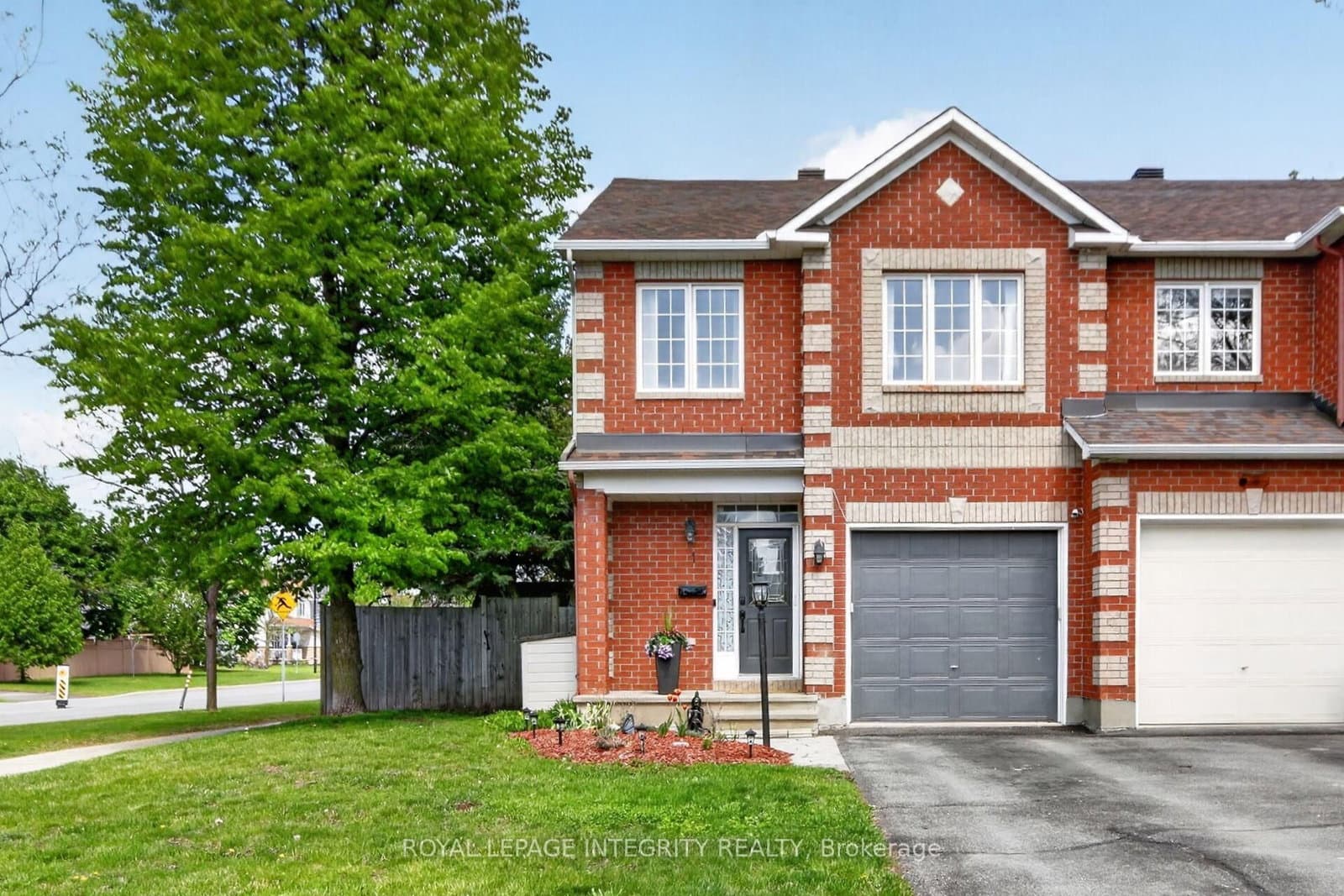 1 Chantilly Gate, Ottawa, ON