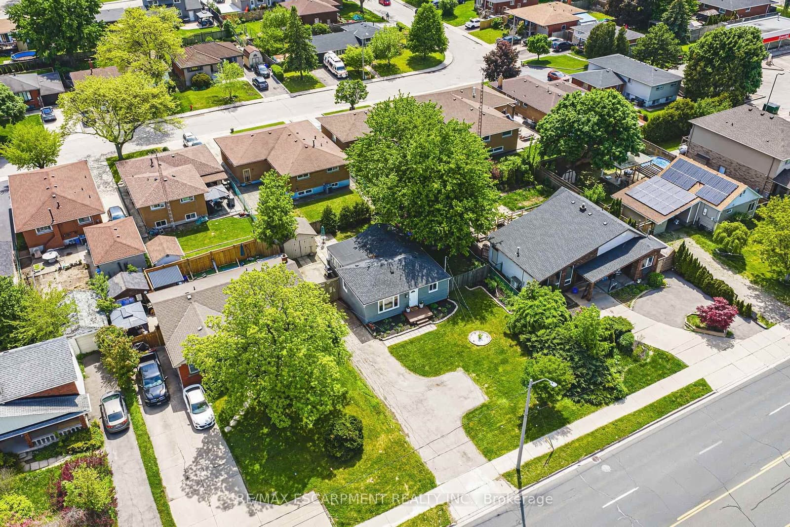 546 Mohawk Road, Hamilton, ON — photo 2