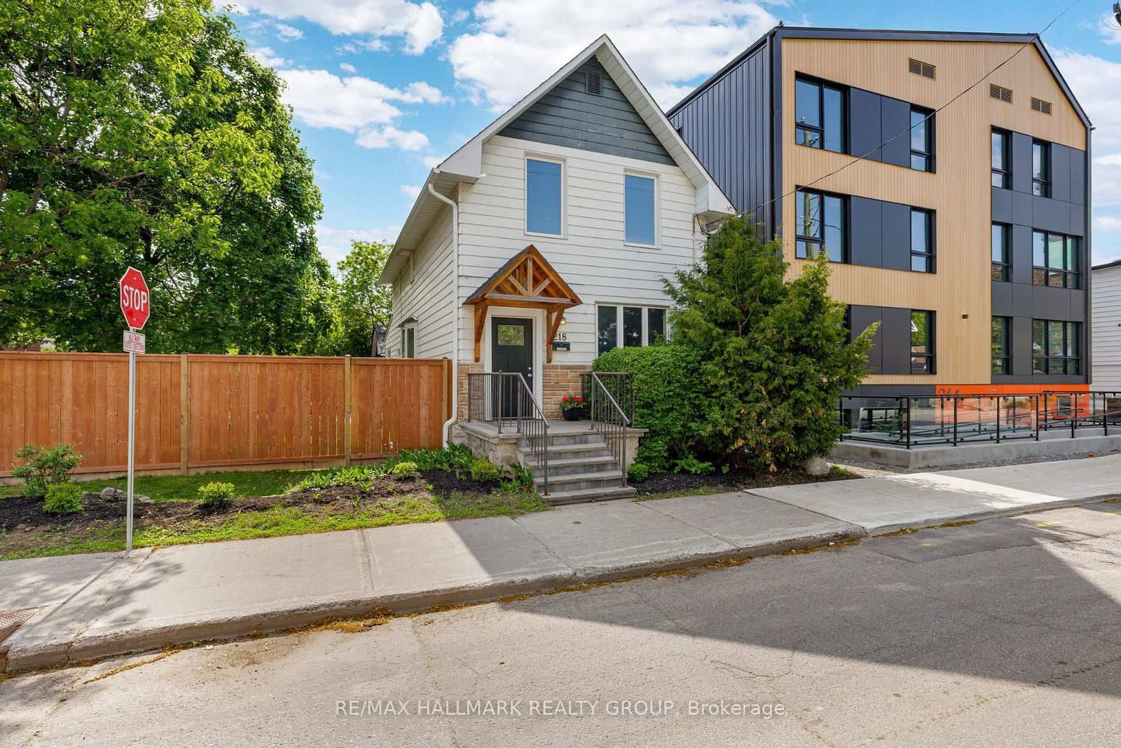218 CARRUTHERS Avenue, Ottawa, ON