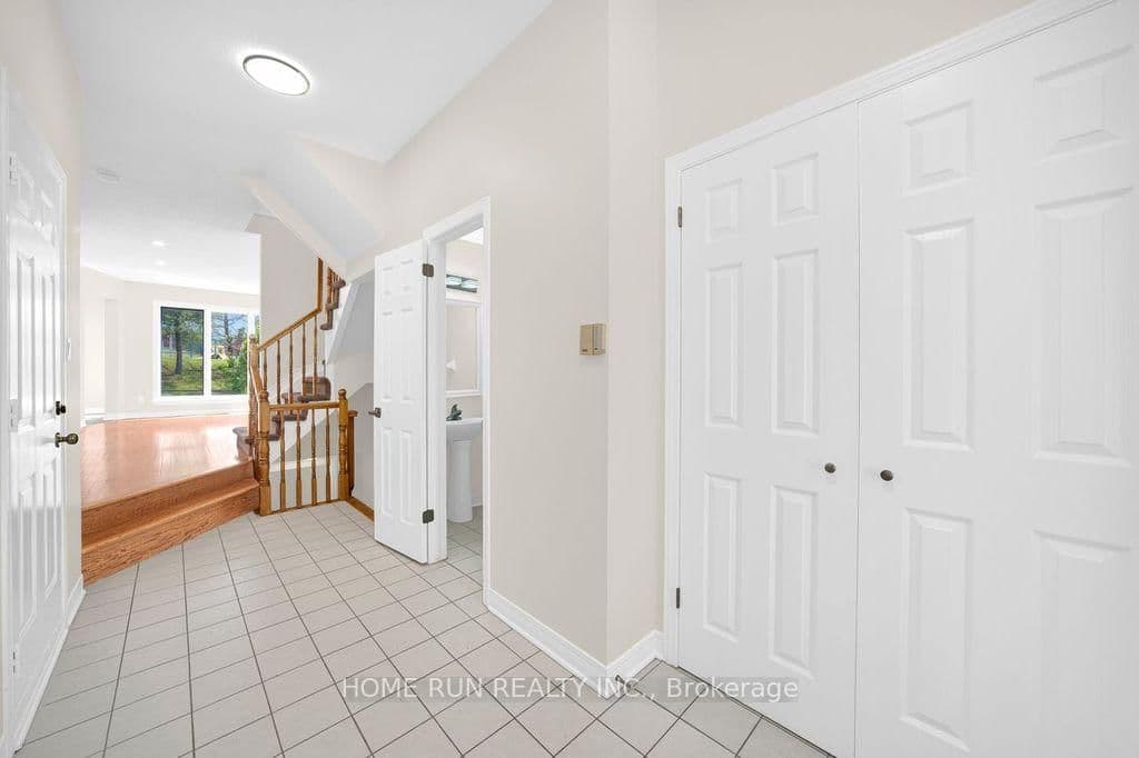 102 Kimberwick Crescent, Ottawa, ON — photo 2