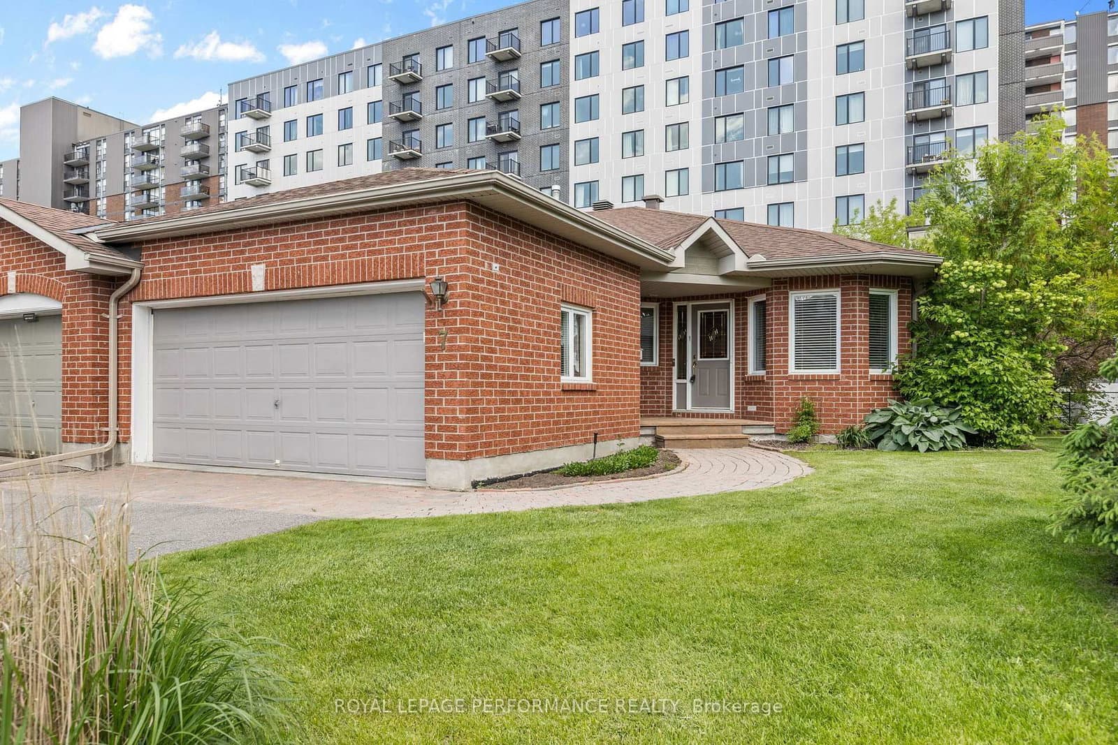 7 Roseglen Private, Ottawa, ON