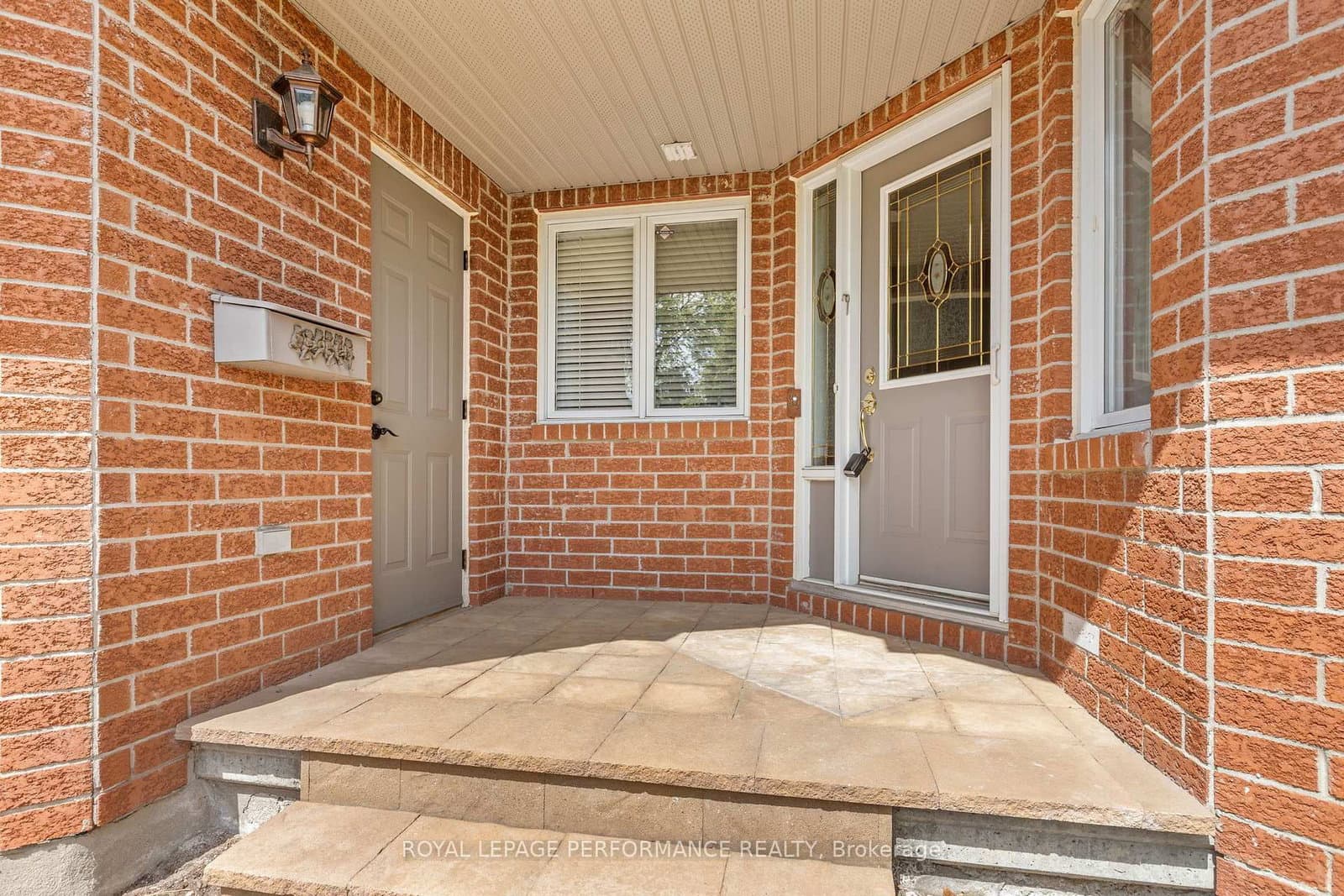 7 Roseglen Private, Ottawa, ON — photo 3