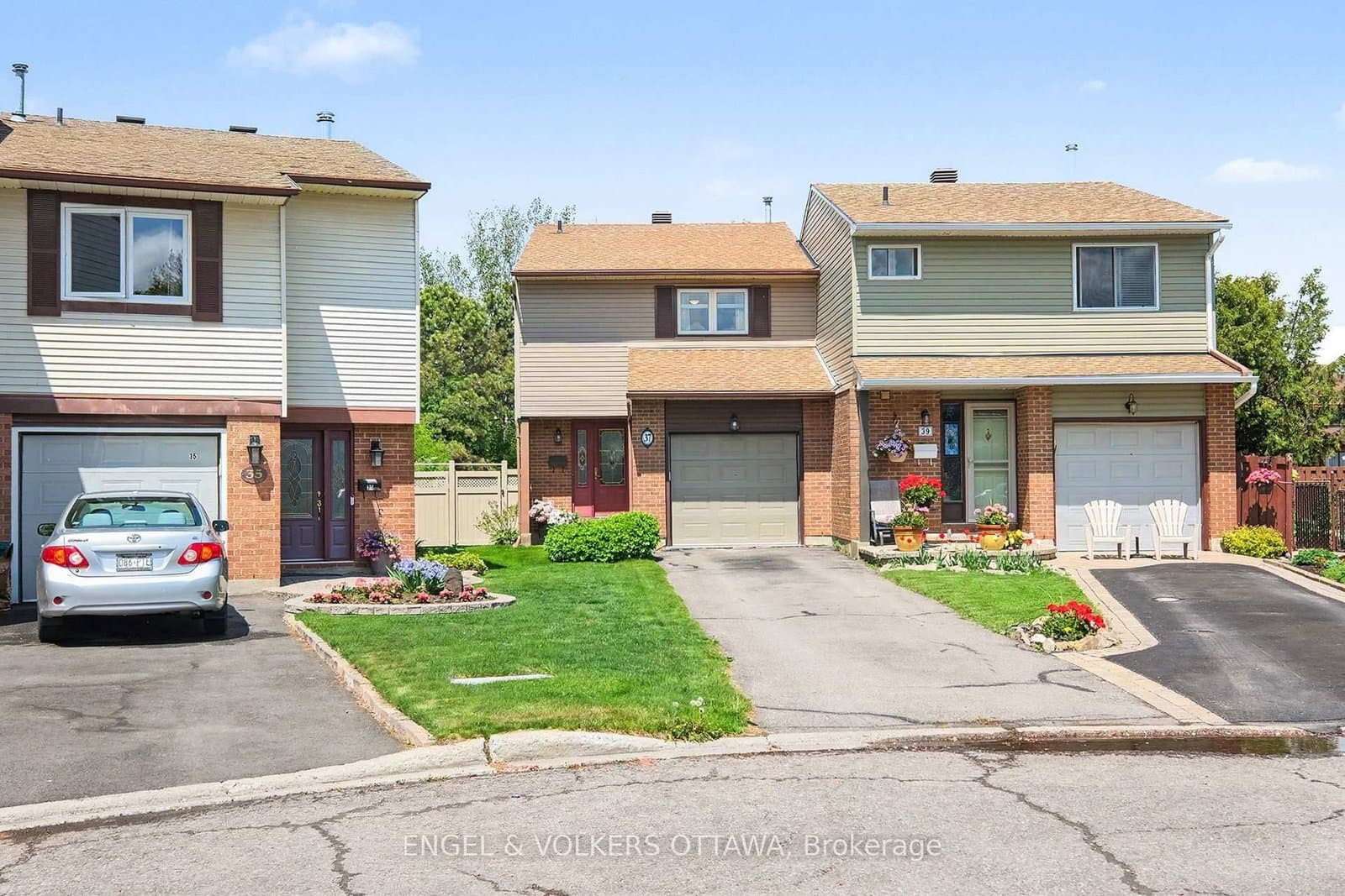 37 Gentle Gate Crescent, Ottawa, ON — photo 2