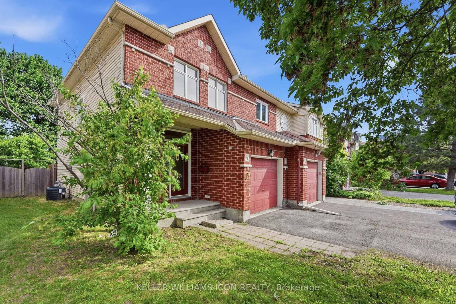 121 Thornbury Crescent, Nepean, ON — photo 2