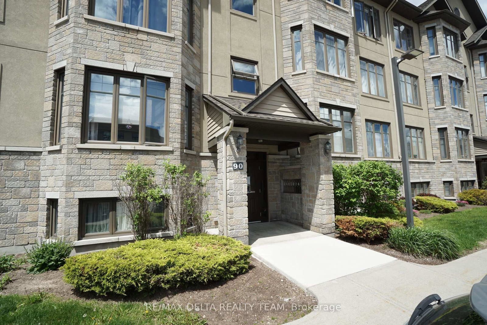 7 - 90 Prestige Circle, Ottawa, ON