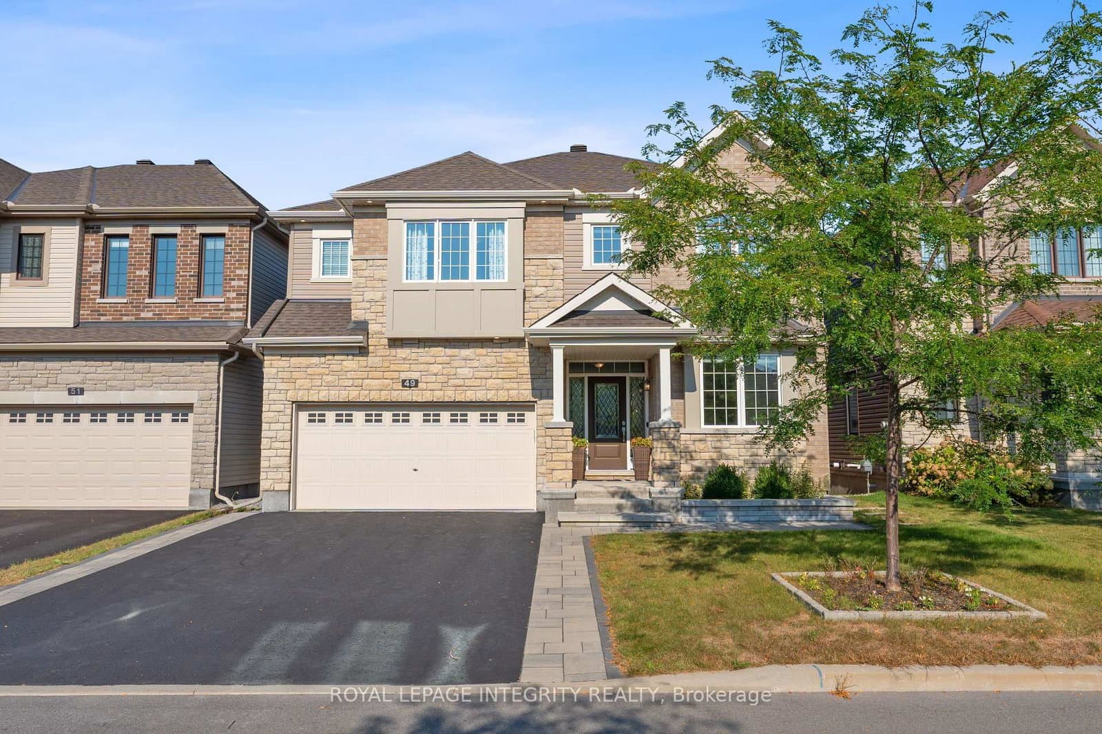 49 Hawks Landing Crescent, Stittsville, ON — photo 2