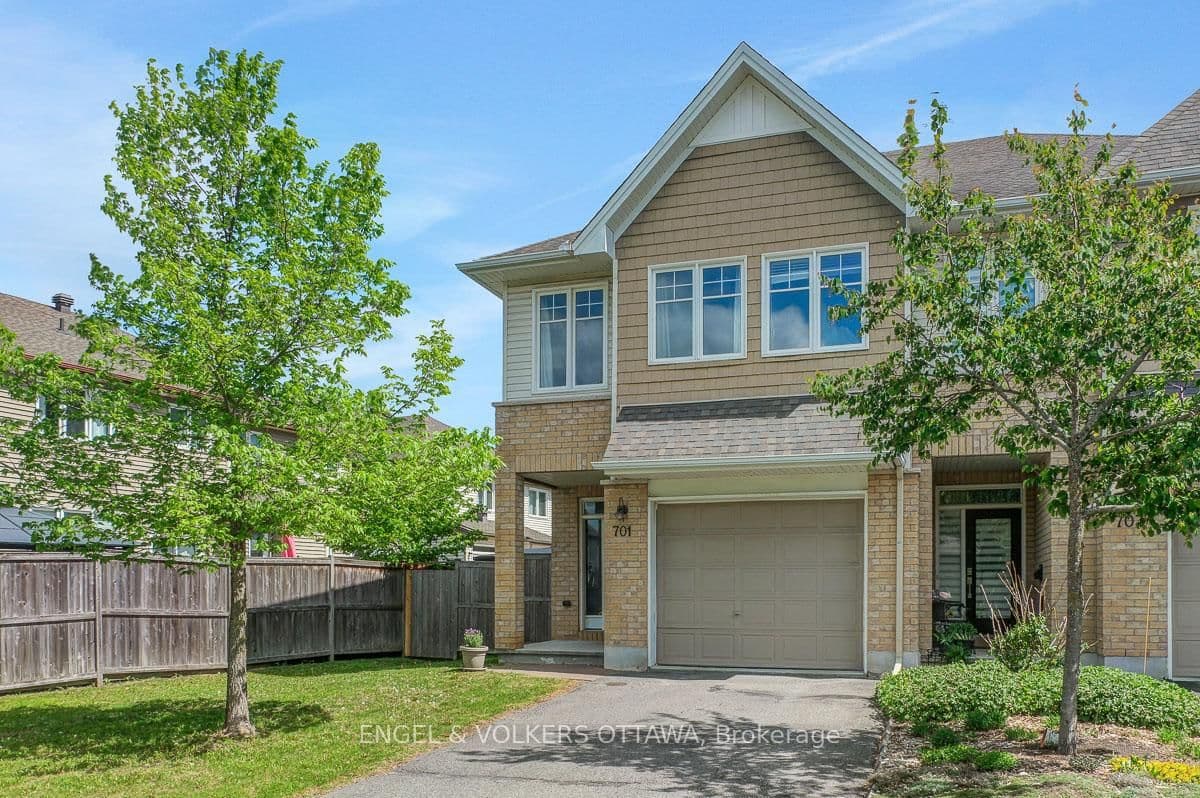 701 Hazelnut Crescent, Ottawa, ON — photo 2