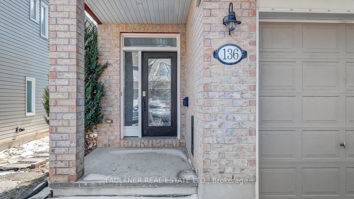 136 Manorwood Crescent, Ottawa, ON — photo 2
