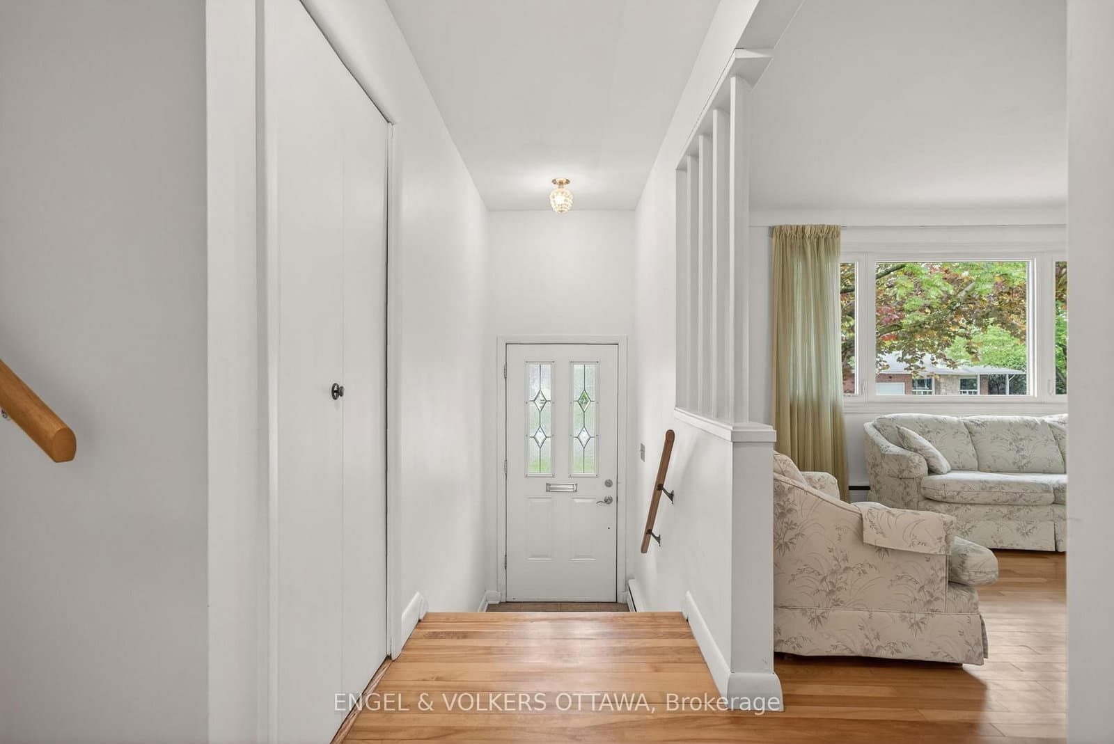 1166 Castle Hill Crescent, Ottawa, ON — photo 2