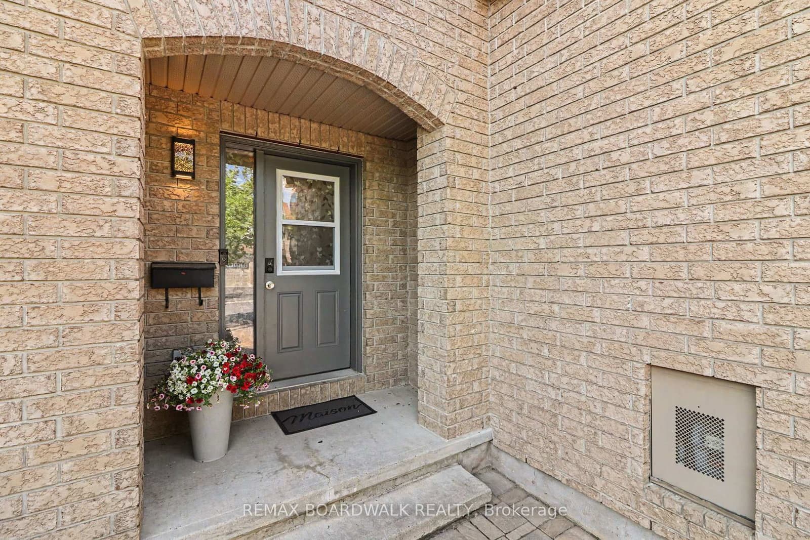 350 Rolling Meadow Crescent, Ottawa, ON — photo 2