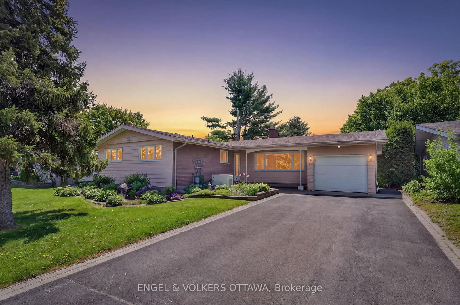 62 Wigan Drive, Ottawa, ON