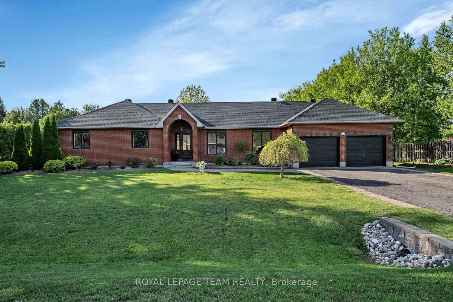6567 Courtland Grove Crescent, Greely, ON