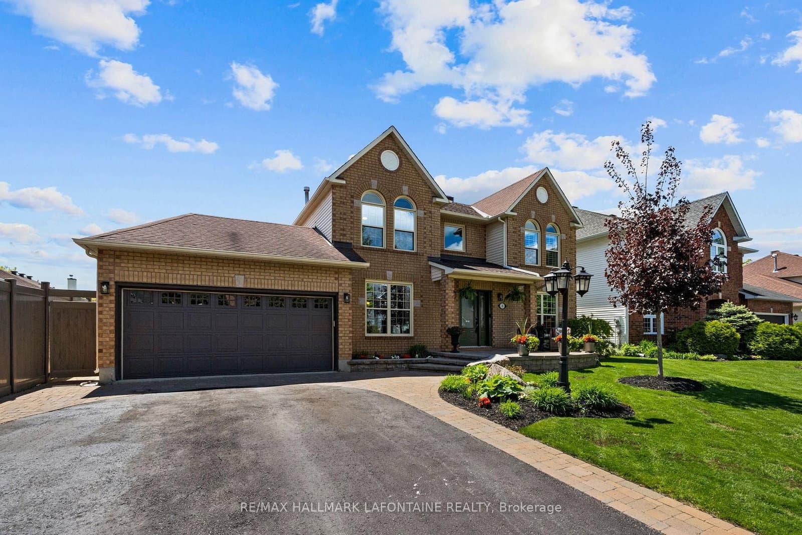 8 Steventon Crescent, Stittsville, ON — photo 2