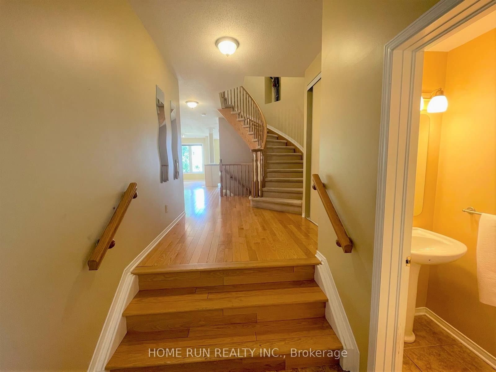 251 Meadowbreeze Drive, Ottawa, ON — photo 2