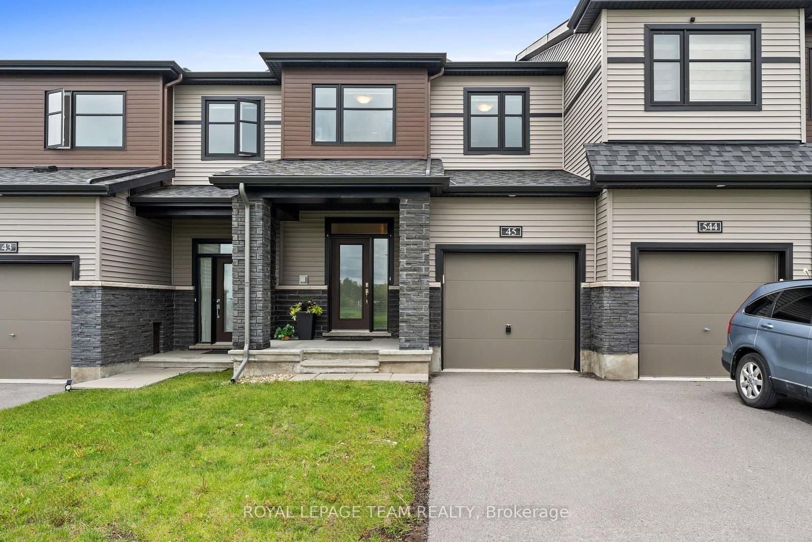 45 Finglas Court, Ottawa, ON — photo 2