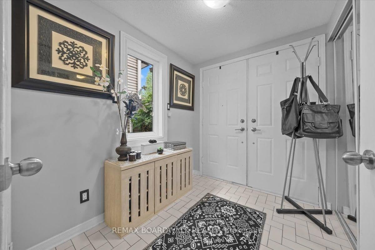 24 HACKETT Street, Ottawa, ON — photo 3