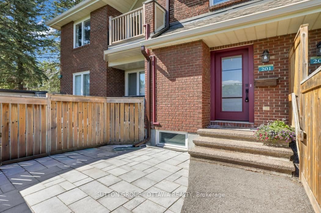 201 - 1835 Marsala Crescent, Orleans, ON — photo 2