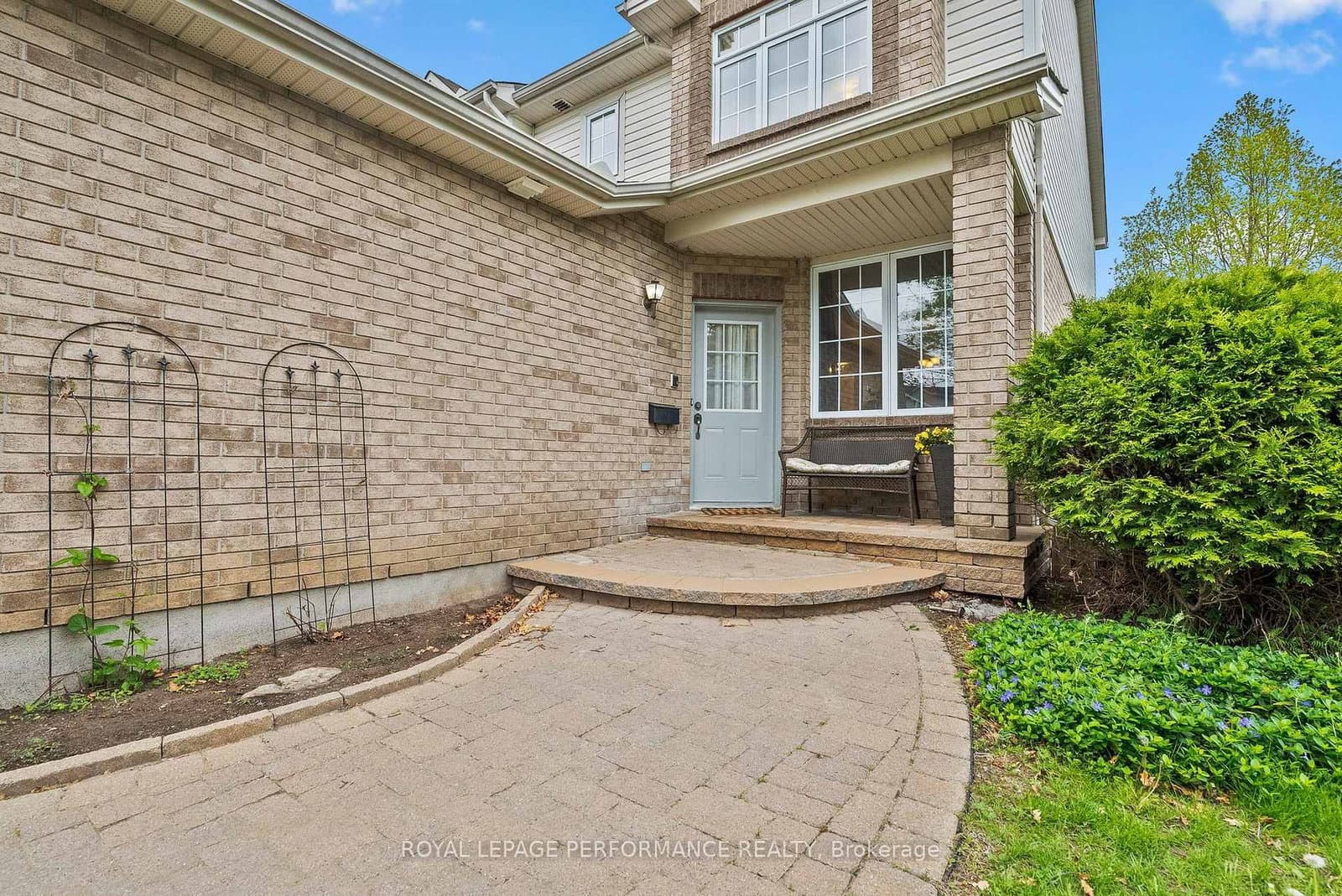 1071 Brasseur Crescent, Ottawa, ON — photo 2