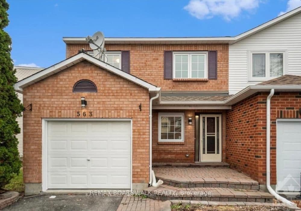 563 LATOUR Crescent, Ottawa, ON — photo 2