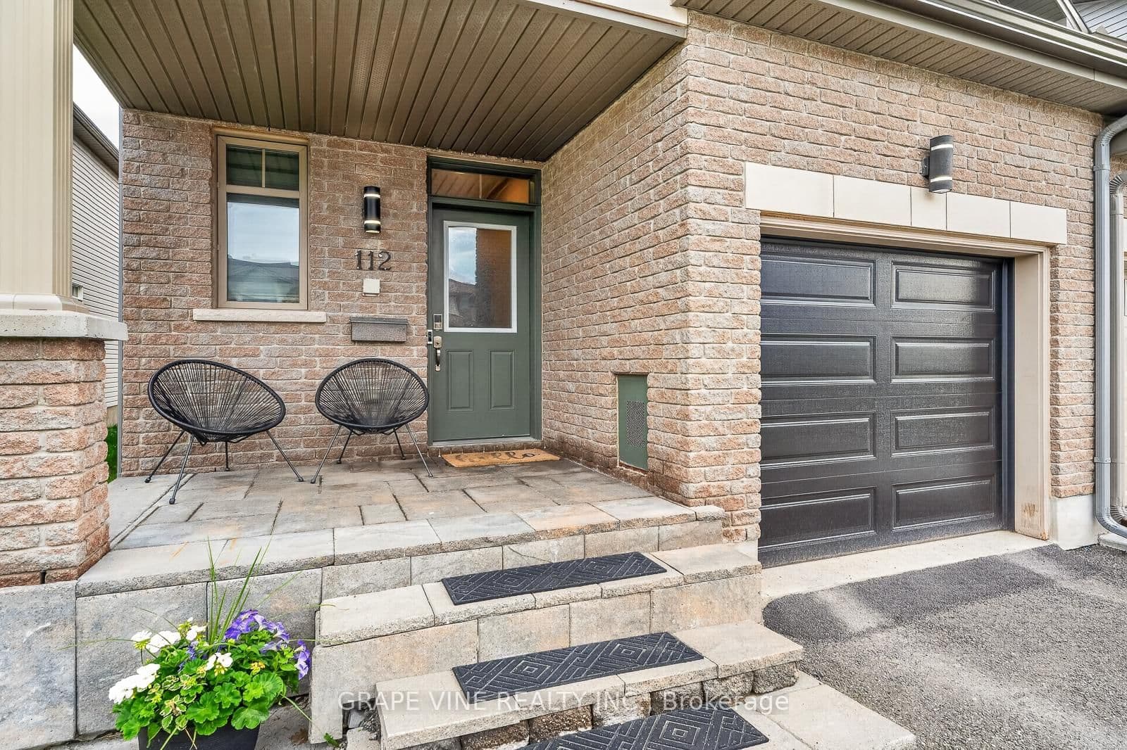 112 Hawkshaw Crescent, Ottawa, ON — photo 2