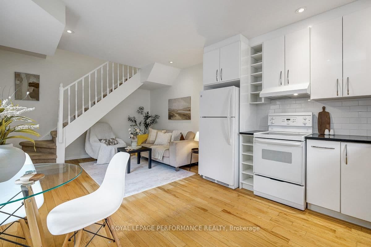 6 Hilda Street, Ottawa, ON — photo 3