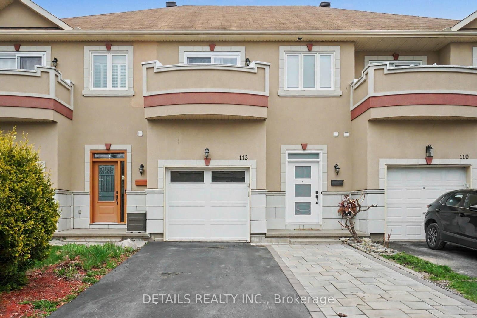 112 Whispering Winds Way, Ottawa, ON
