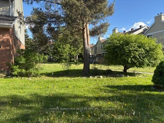 104 BANNERHILL, Ottawa, ON — photo 2