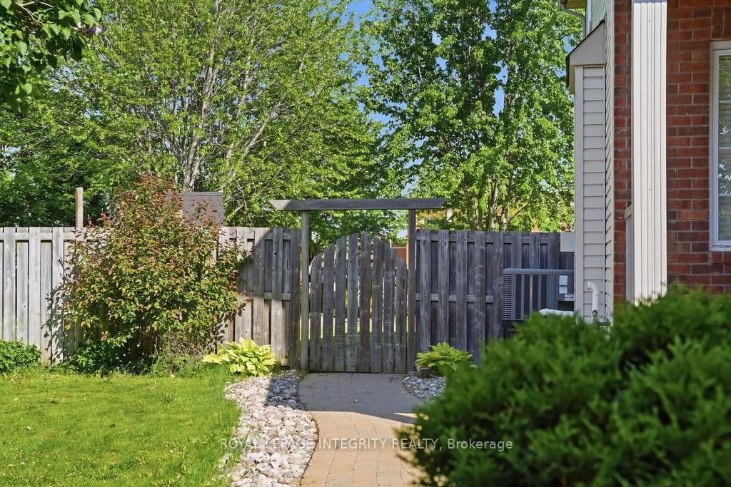 1067 Rocky Harbour Crescent, Ottawa, ON — photo 2