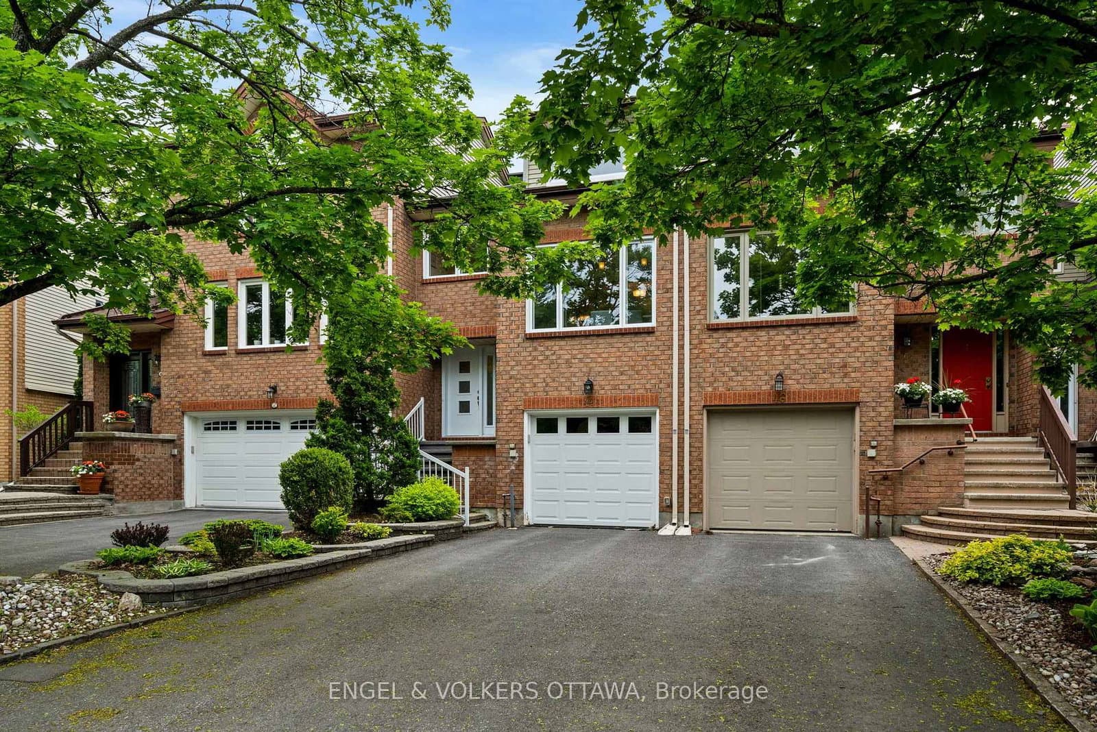 44 Dunbarton Court, Ottawa, ON — photo 2