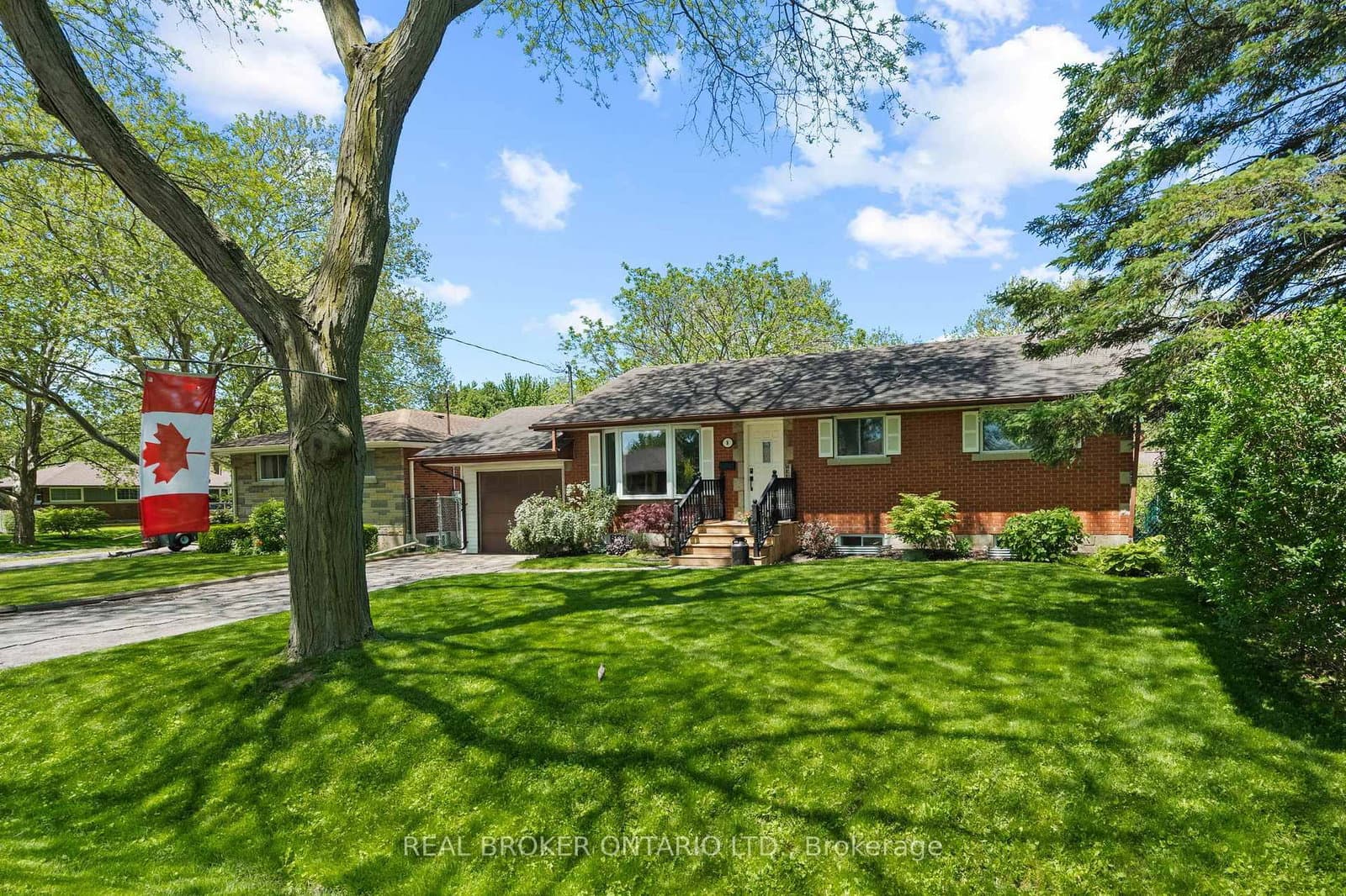 8 Goldsmith Avenue, St. Catharines, ON — photo 2