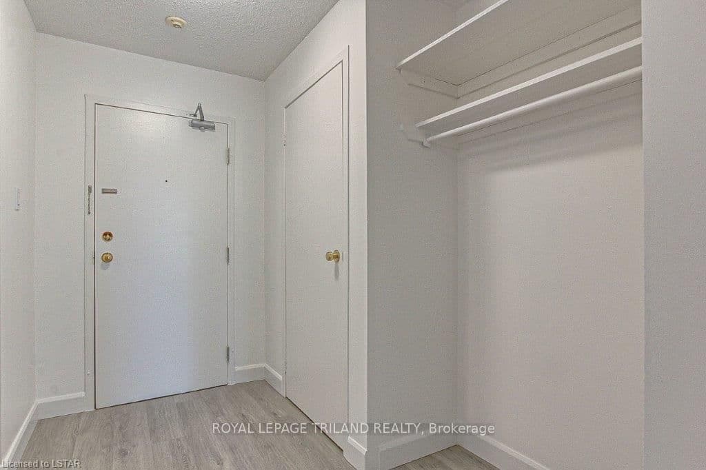 212 - 733 Deveron Crescent, London South, ON — photo 2