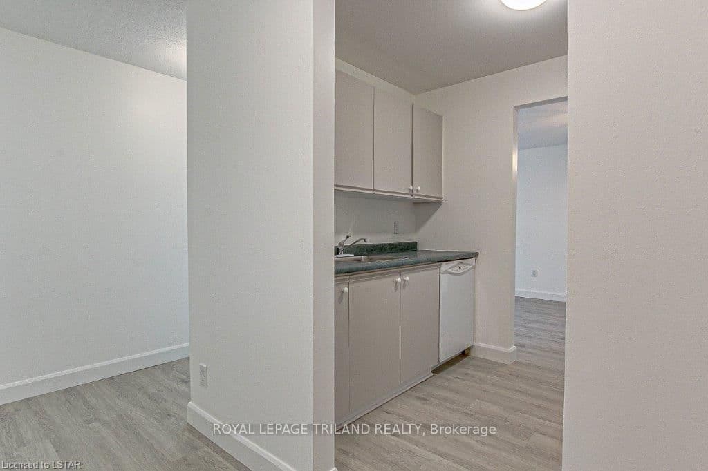 212 - 733 Deveron Crescent, London South, ON — photo 3