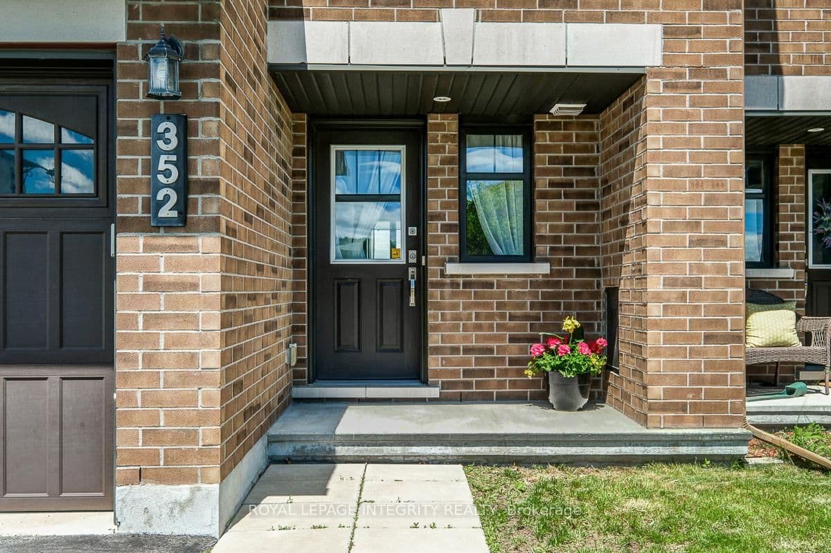 352 Axis Way, Ottawa, ON — photo 2