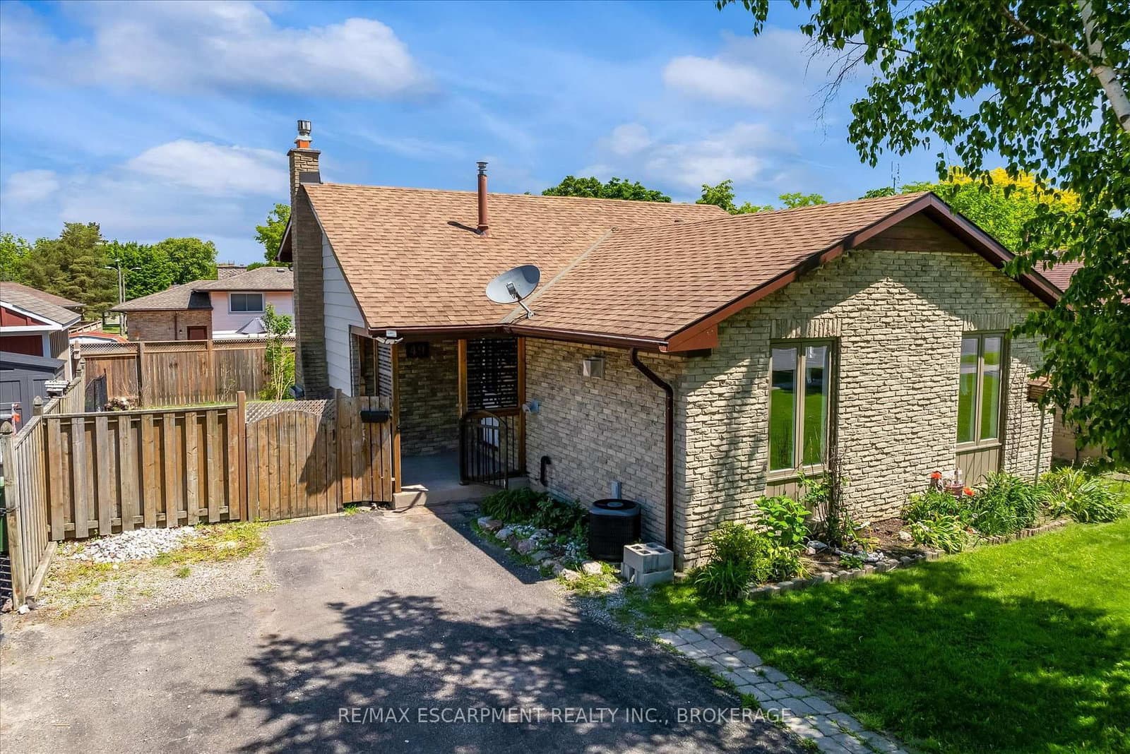 49 Grove Avenue, St. Catharines, ON — photo 3