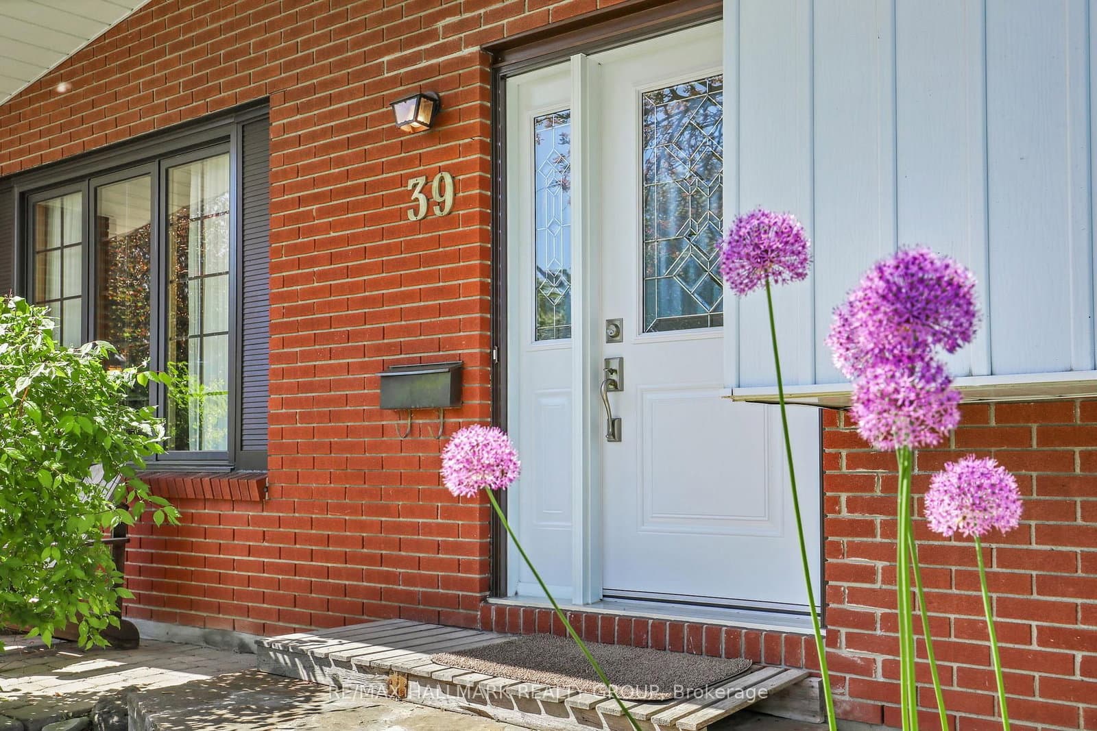 39 Biscayne Crescent, Ottawa, ON — photo 2