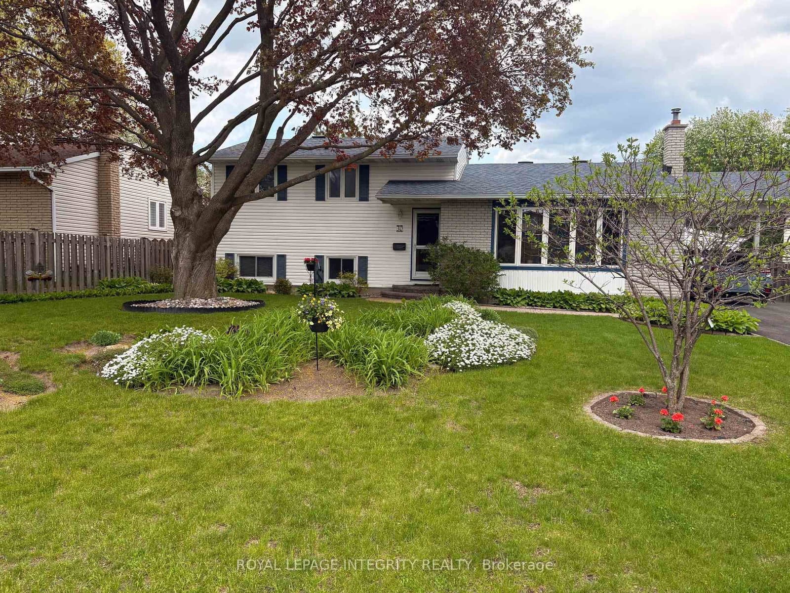 30 Biscayne Crescent, Ottawa, ON — photo 2