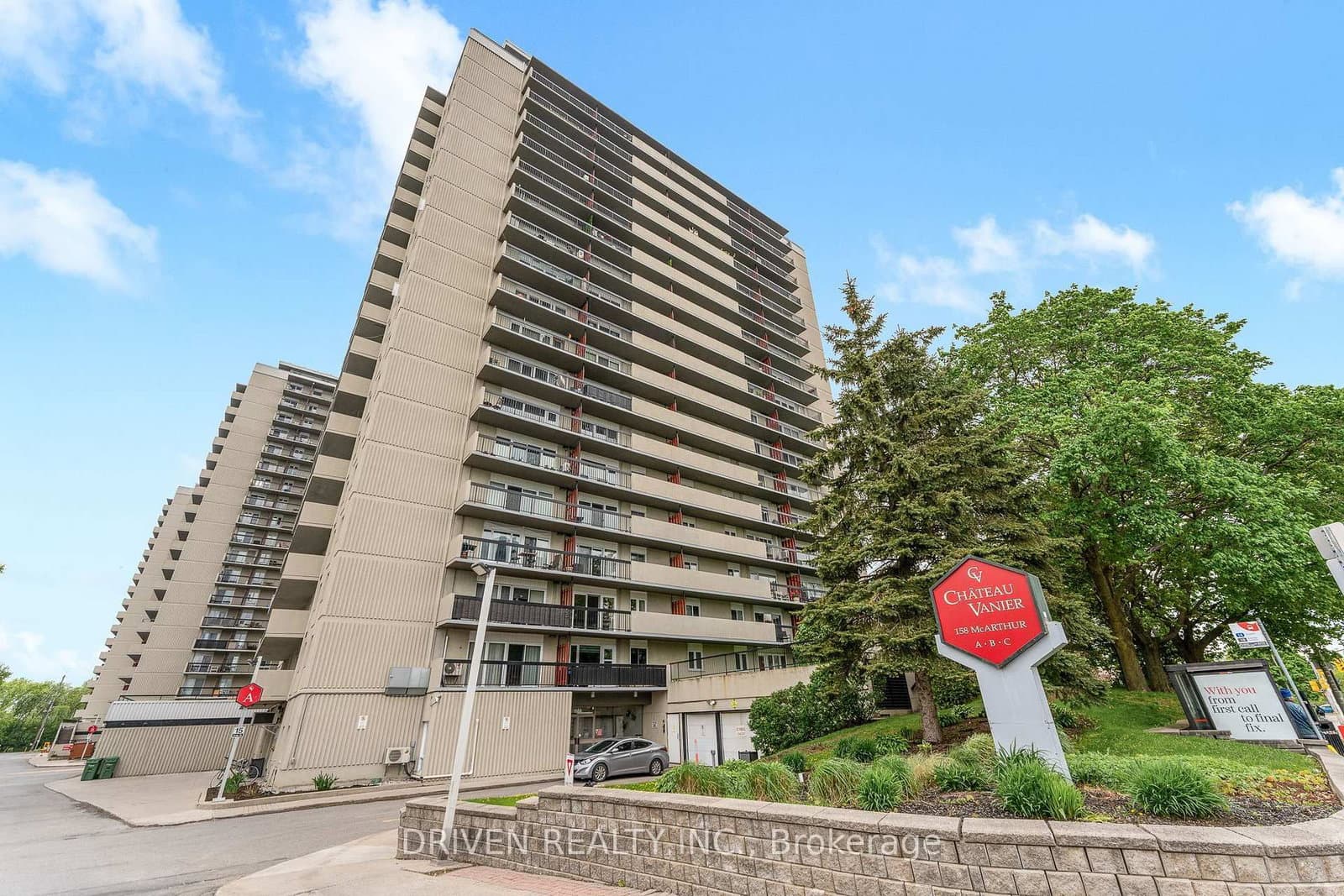 404 - 158 A McArthur Avenue, Ottawa, ON