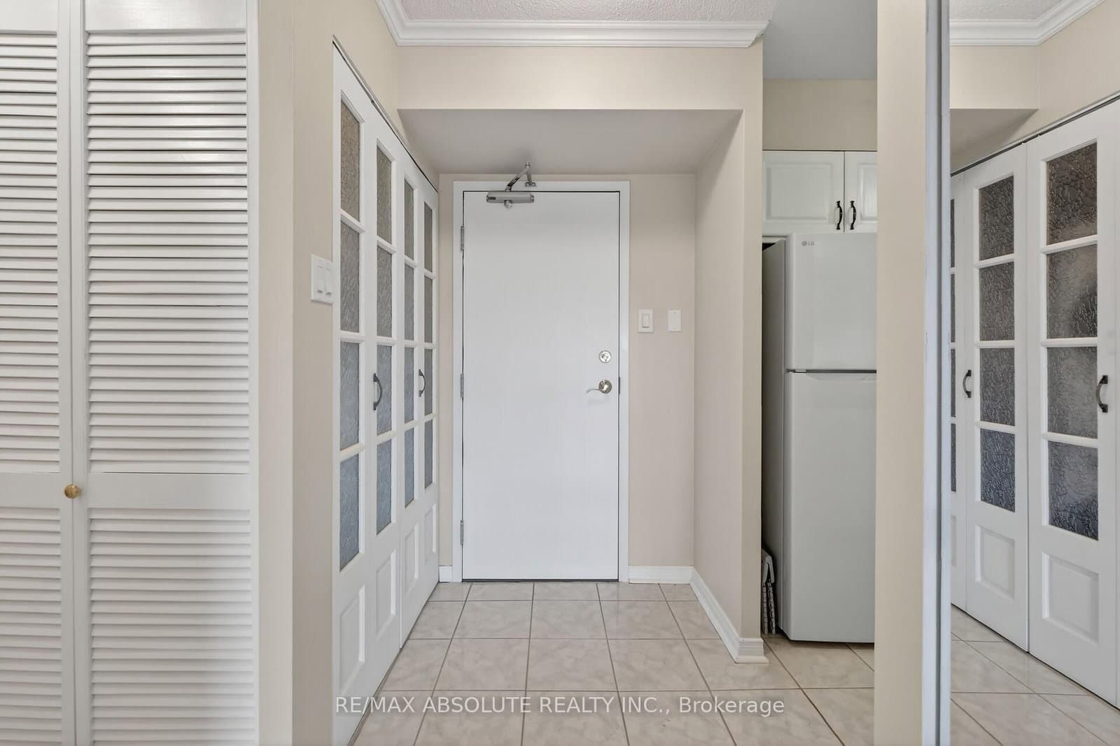 806 - 545 St Laurent Boulevard, Ottawa, ON — photo 2